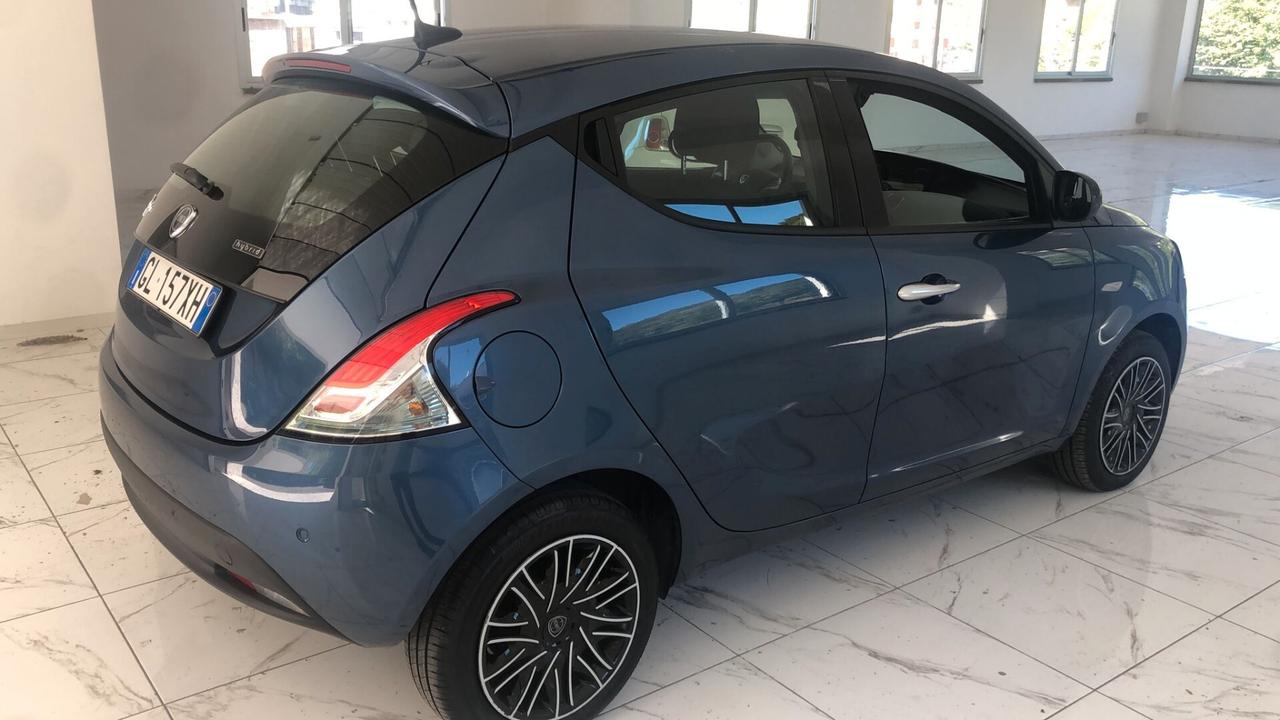 Lancia Ypsilon 1.0 FireFly 5 porte S&S Hybryd Gold