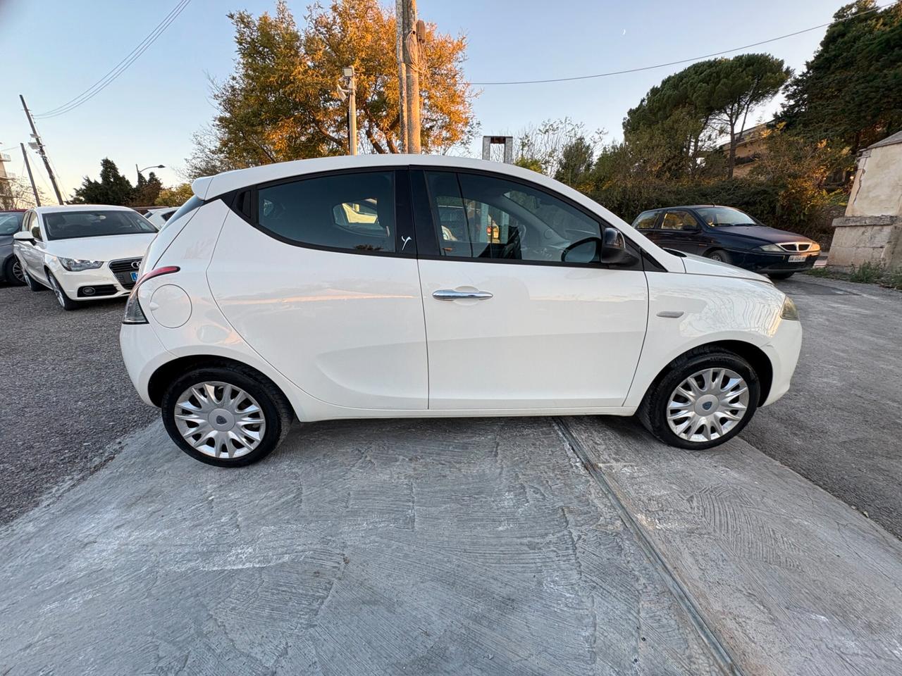 Lancia Ypsilon 1.2 69 CV 5 porte Silver