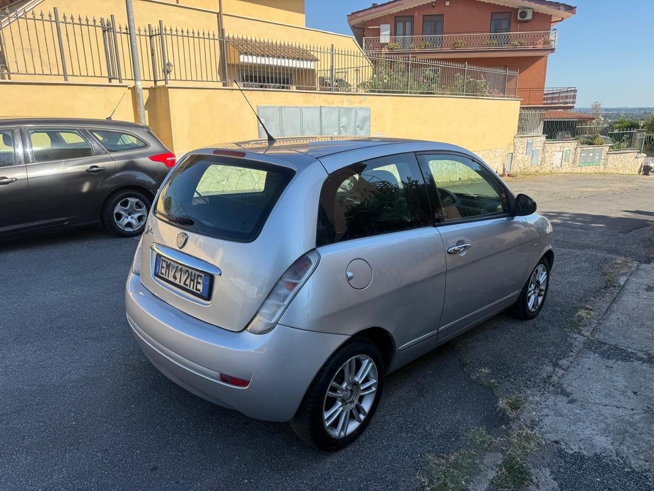 Lancia Ypsilon 1.2 69 CV 5 porte GPL Ecochic Silver