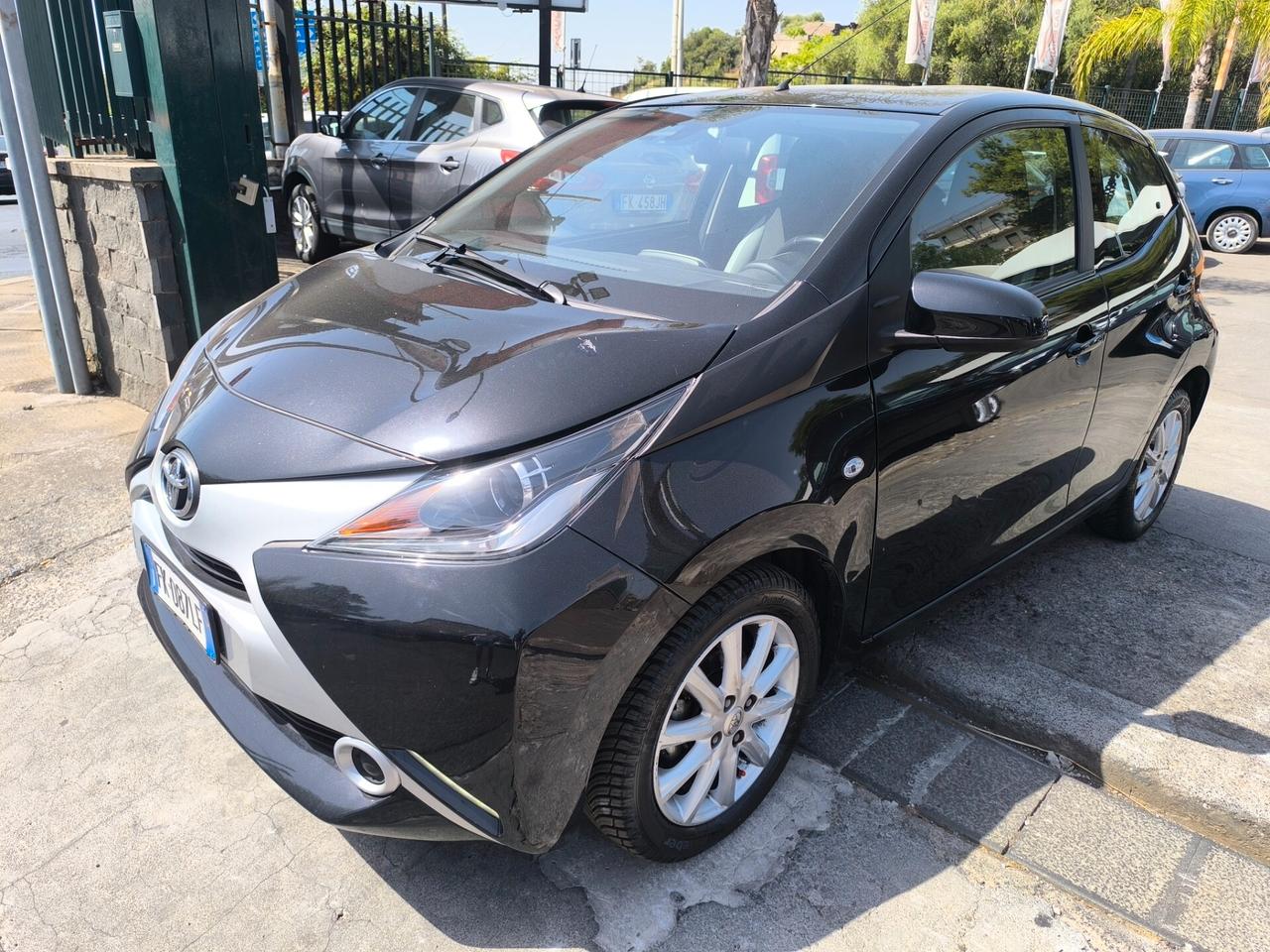 Toyota Aygo 1.0 VVT-i 69 CV 5 porte x-black TSS