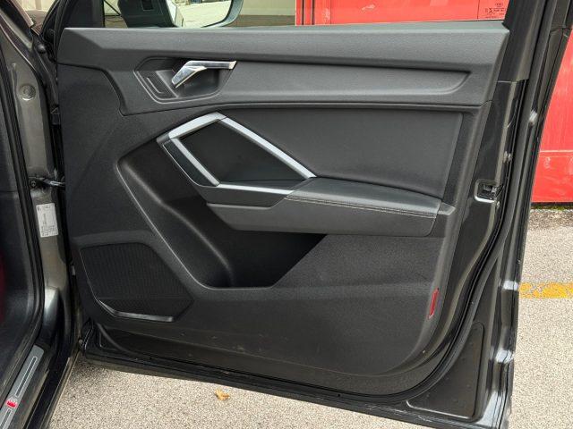 AUDI Q3 35TDI S line interno/esterno Gancio Matrix Unicopr