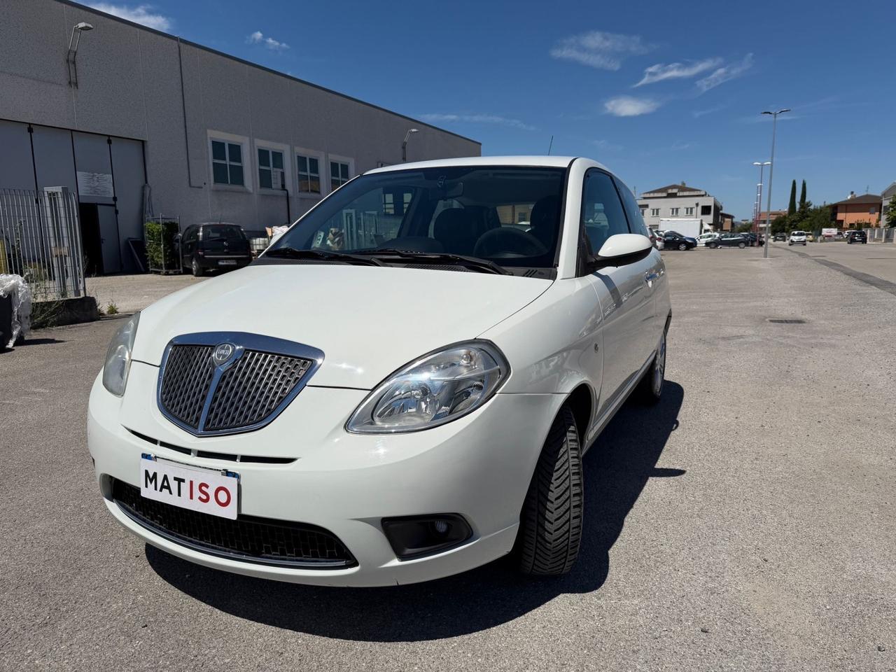 Lancia Ypsilon 1.2 Versus 150000 km