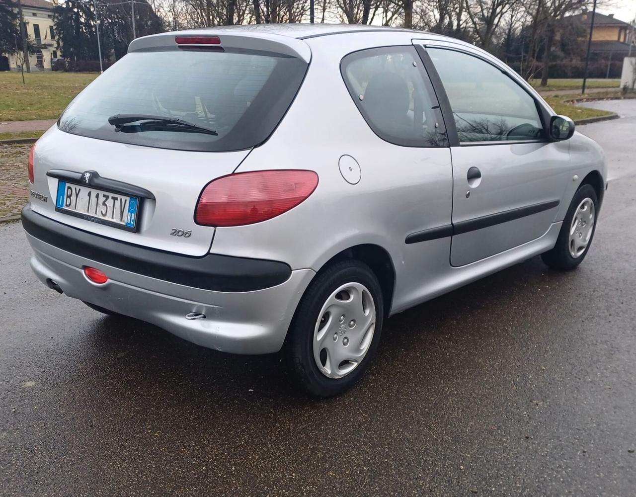 Peugeot 206 1.1 3p. XT