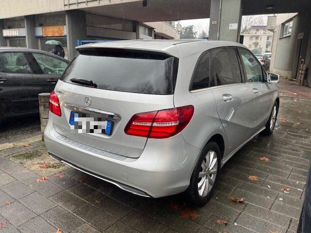 MERCEDES-BENZ B 200 d Business