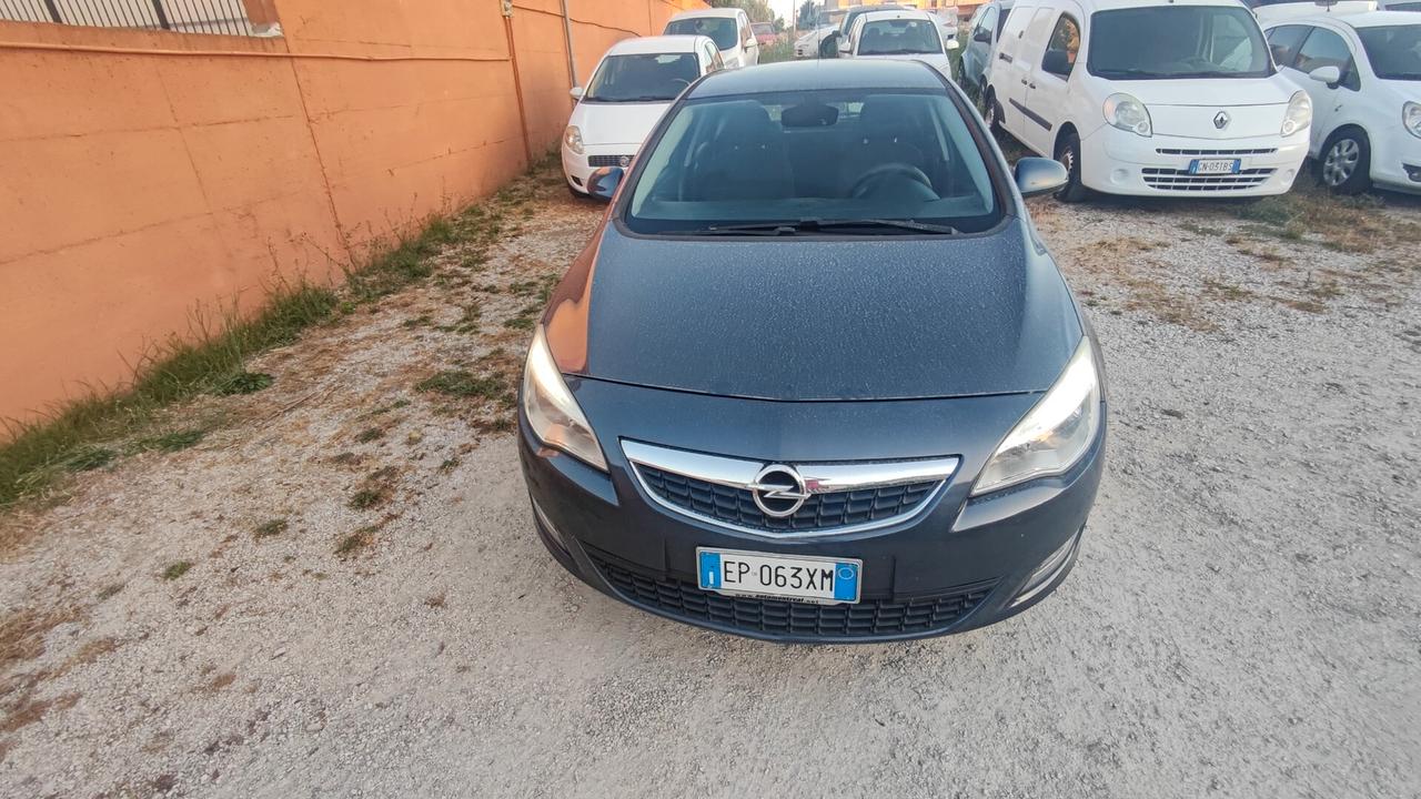 Opel Astra 1.4 100CV GPL 2013