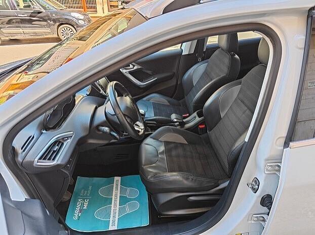 PEUGEOT 2008 1.6 Hdi 120 cv*PELLE/NAVI*-11/2015