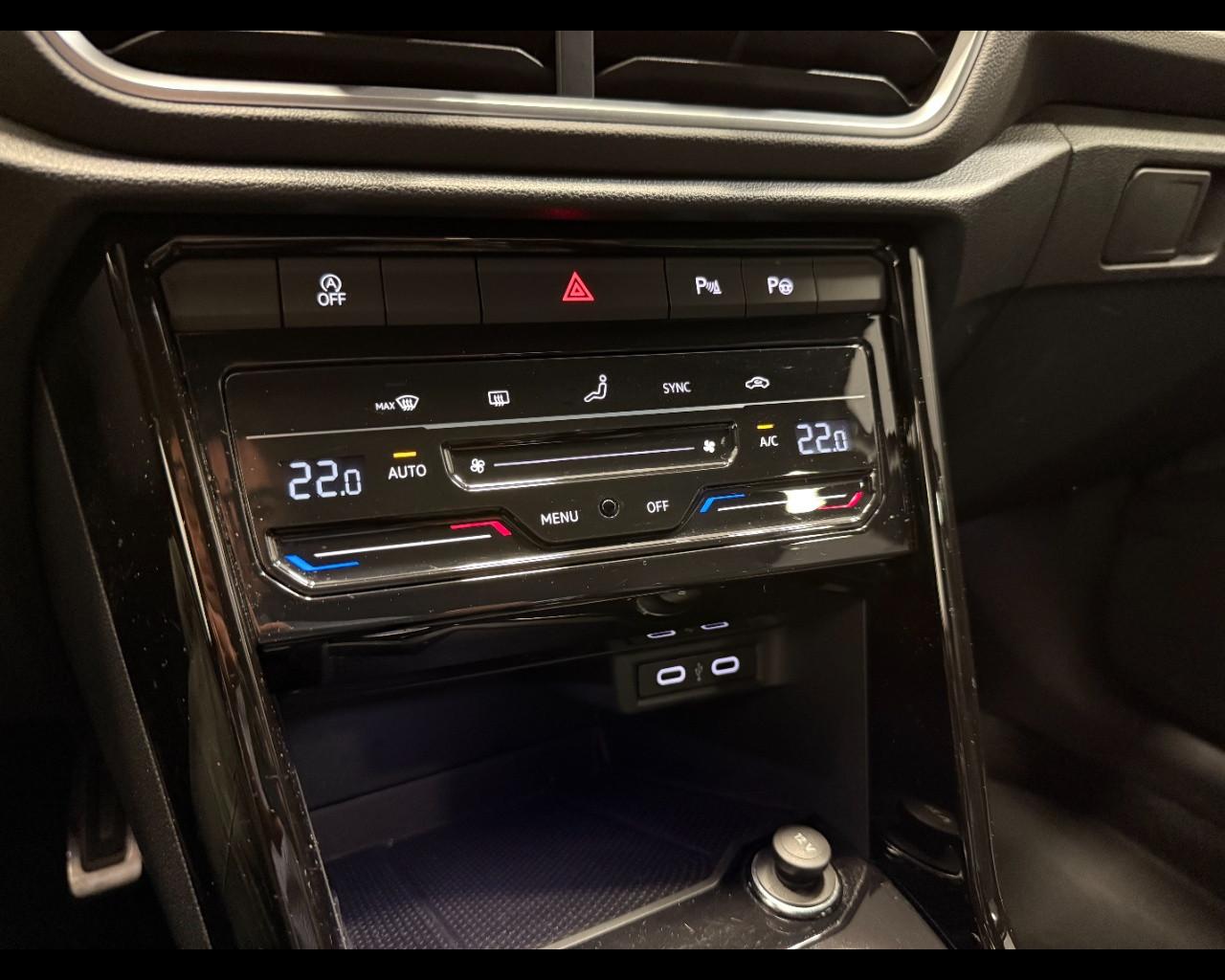 VOLKSWAGEN T-ROC 1.5 TSI DSG R-LINE