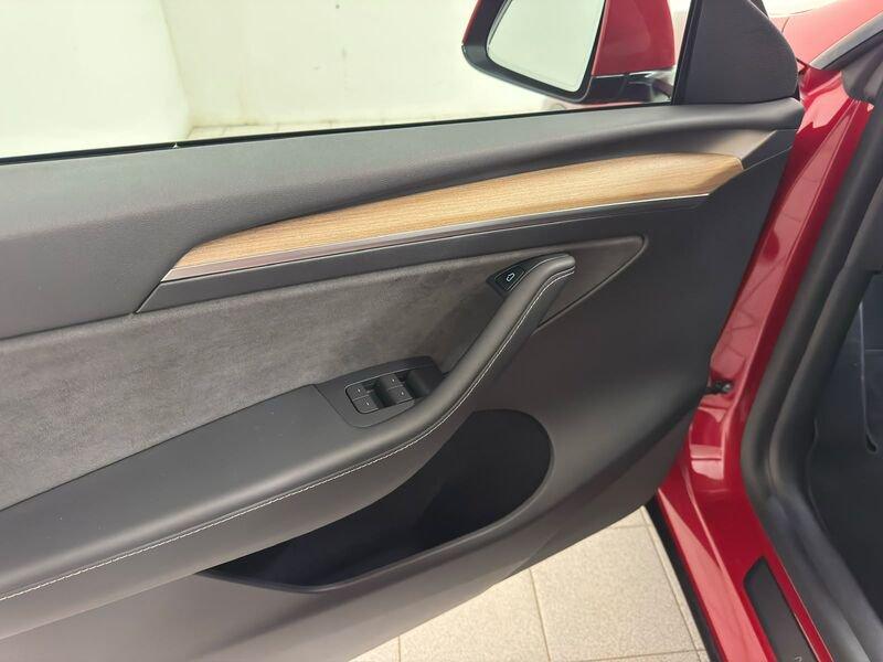 Tesla Model Y Long Range Dual Motor awd IVA ESPOSTA