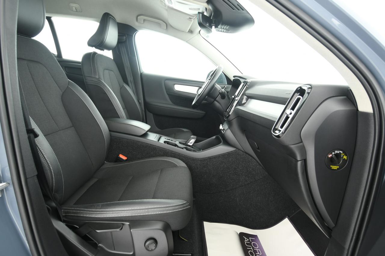 VOLVO XC40 2.0 d4 Momentum awd geartronic PELLE+LED+C19"