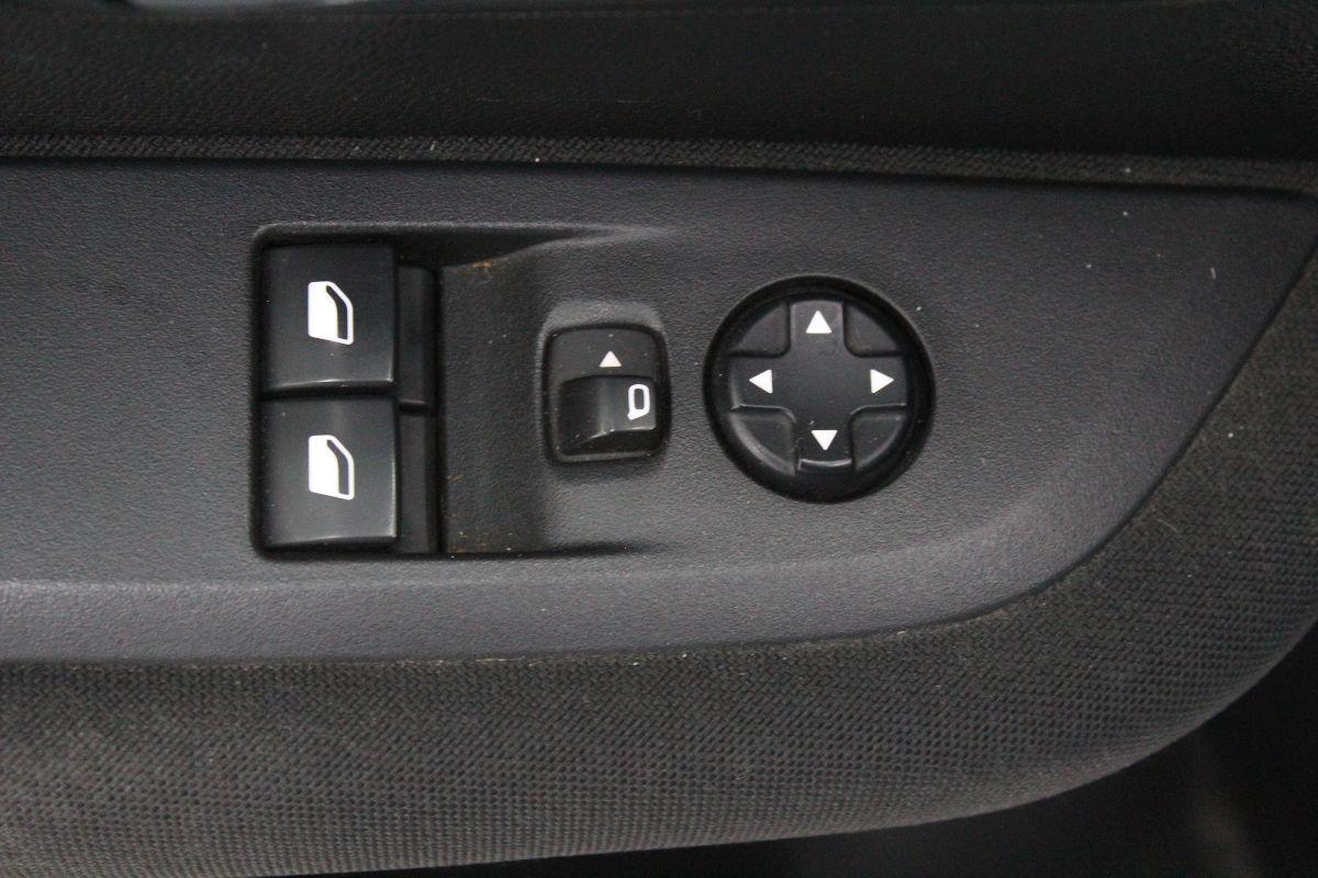 PEUGEOT - 208 - BlueHDi 100 S&S 5p. Active