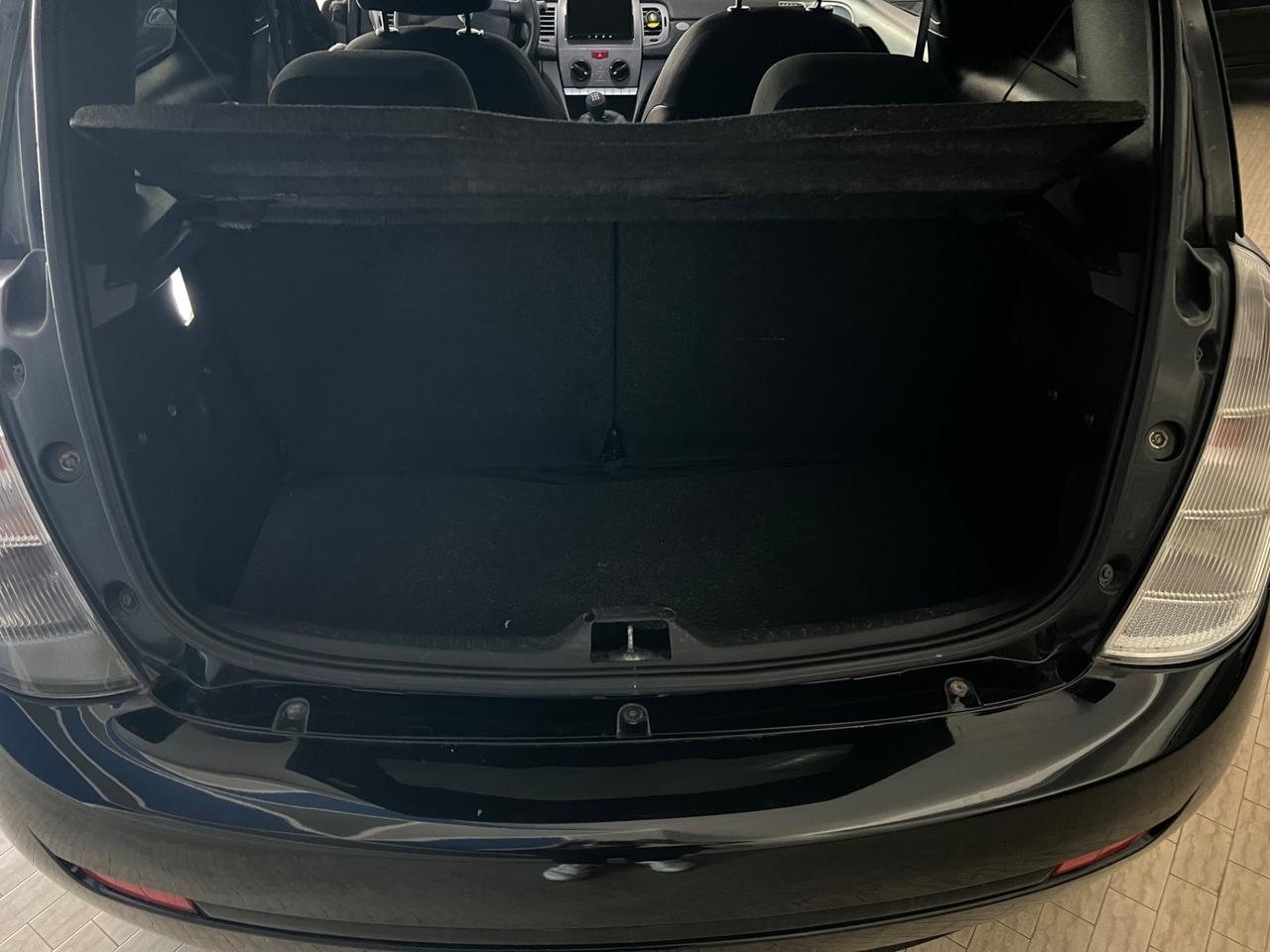 Lancia Ypsilon 1.3 MJT 75 CV MOMO DESING