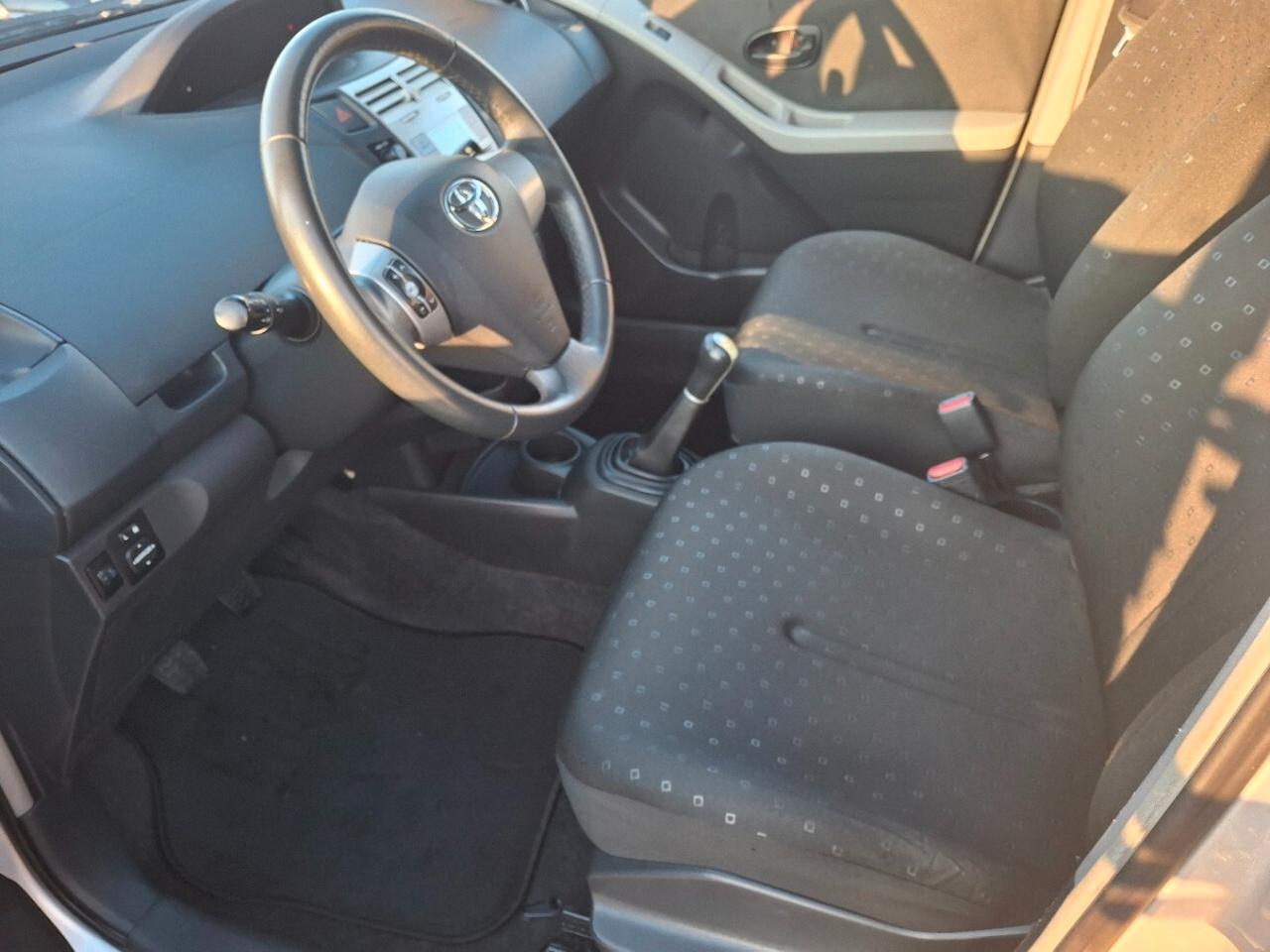 Toyota Yaris 1.0 5 porte Sol