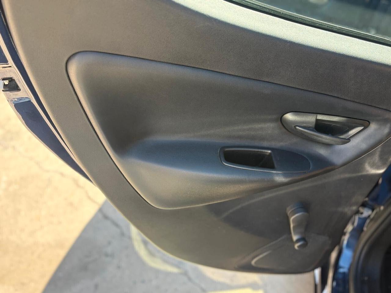 Lancia Ypsilon 1.2 69 CV neopatentati