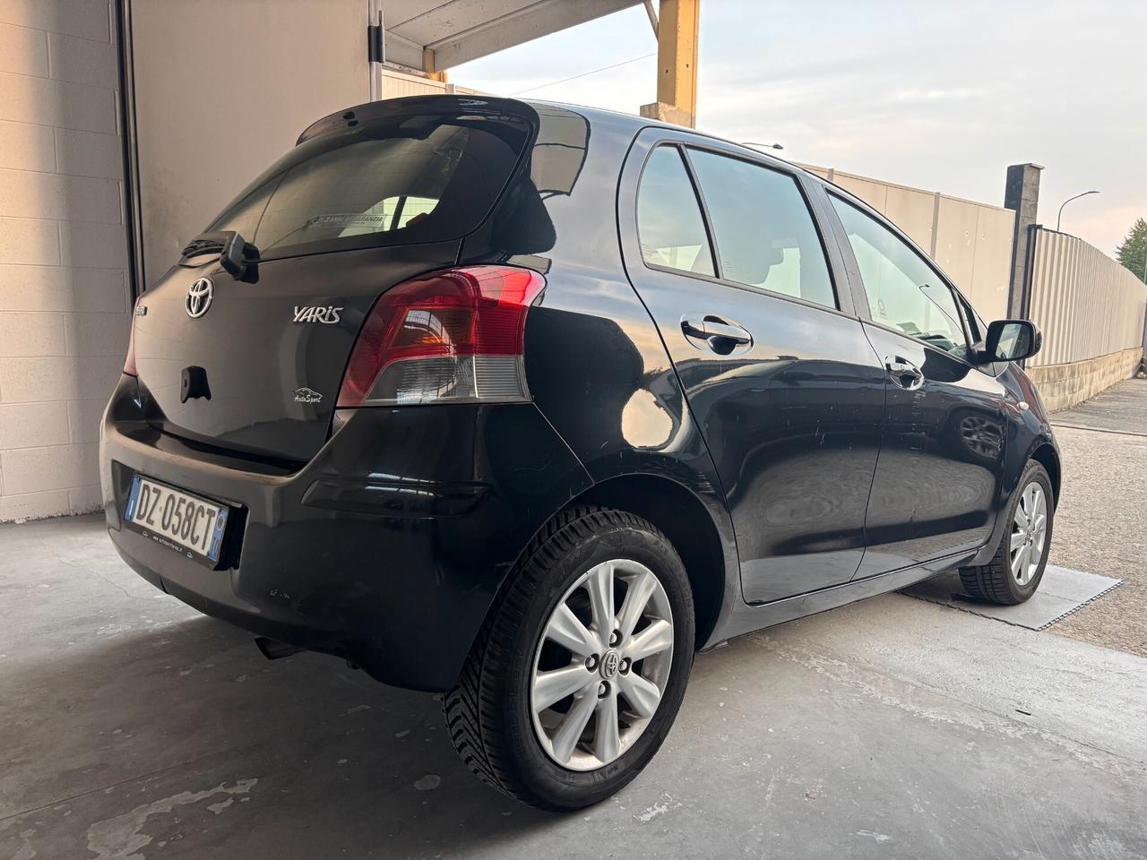 Toyota Yaris 1.0 5 porte Sol
