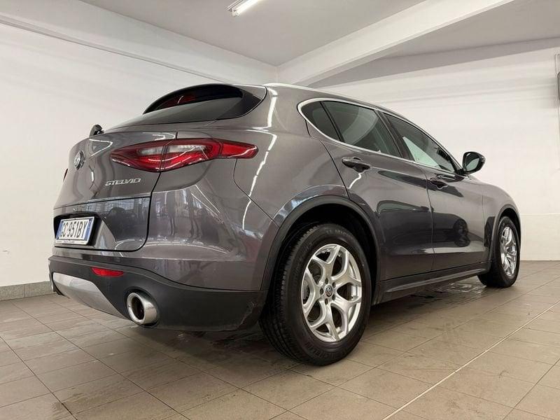 Alfa Romeo Stelvio 2.2 Turbodiesel 160 CV AT8 RWD Autocarro