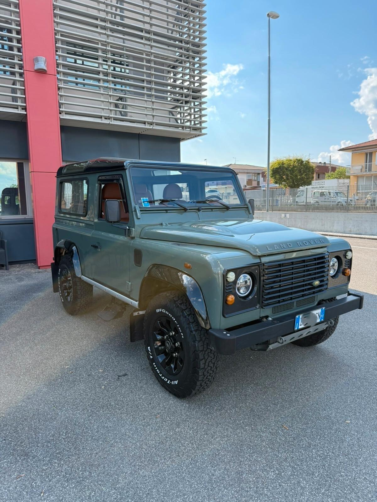 Land Rover Defender 90 2.4 TD4 Station Wagon E