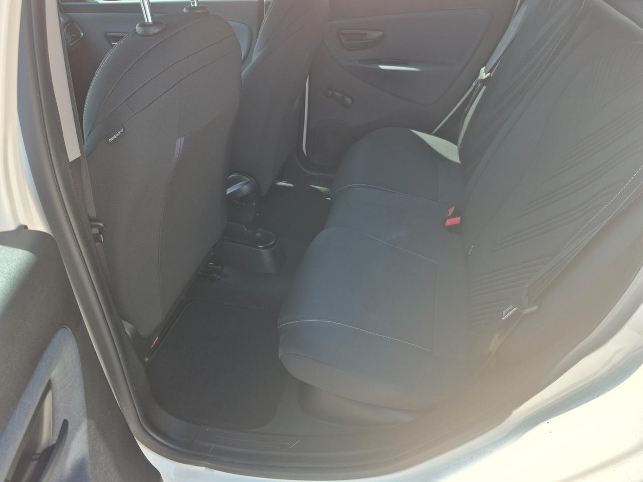 Lancia Ypsilon 1.0 FireFly 5 porte S&S Hybrid Ecochic Gold