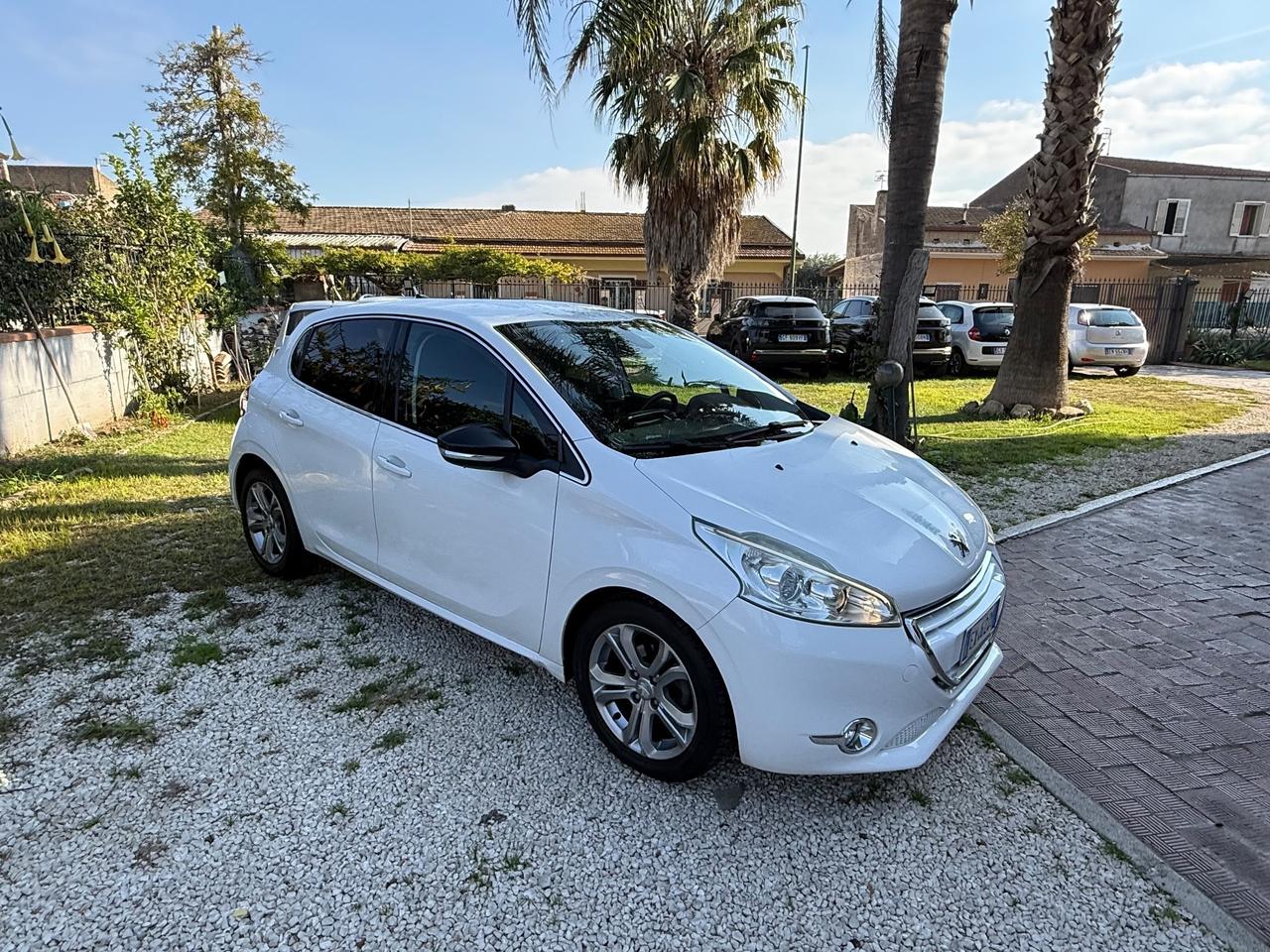 Peugeot 208 1.4 HDi 68 CV 5 porte Allure