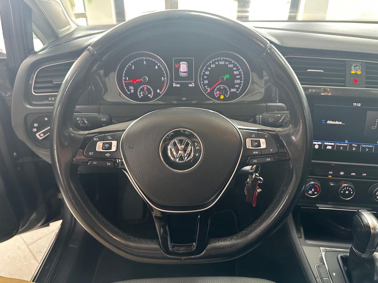 Volkswagen Golf 1.6 TDI BlueMotion Business #5876