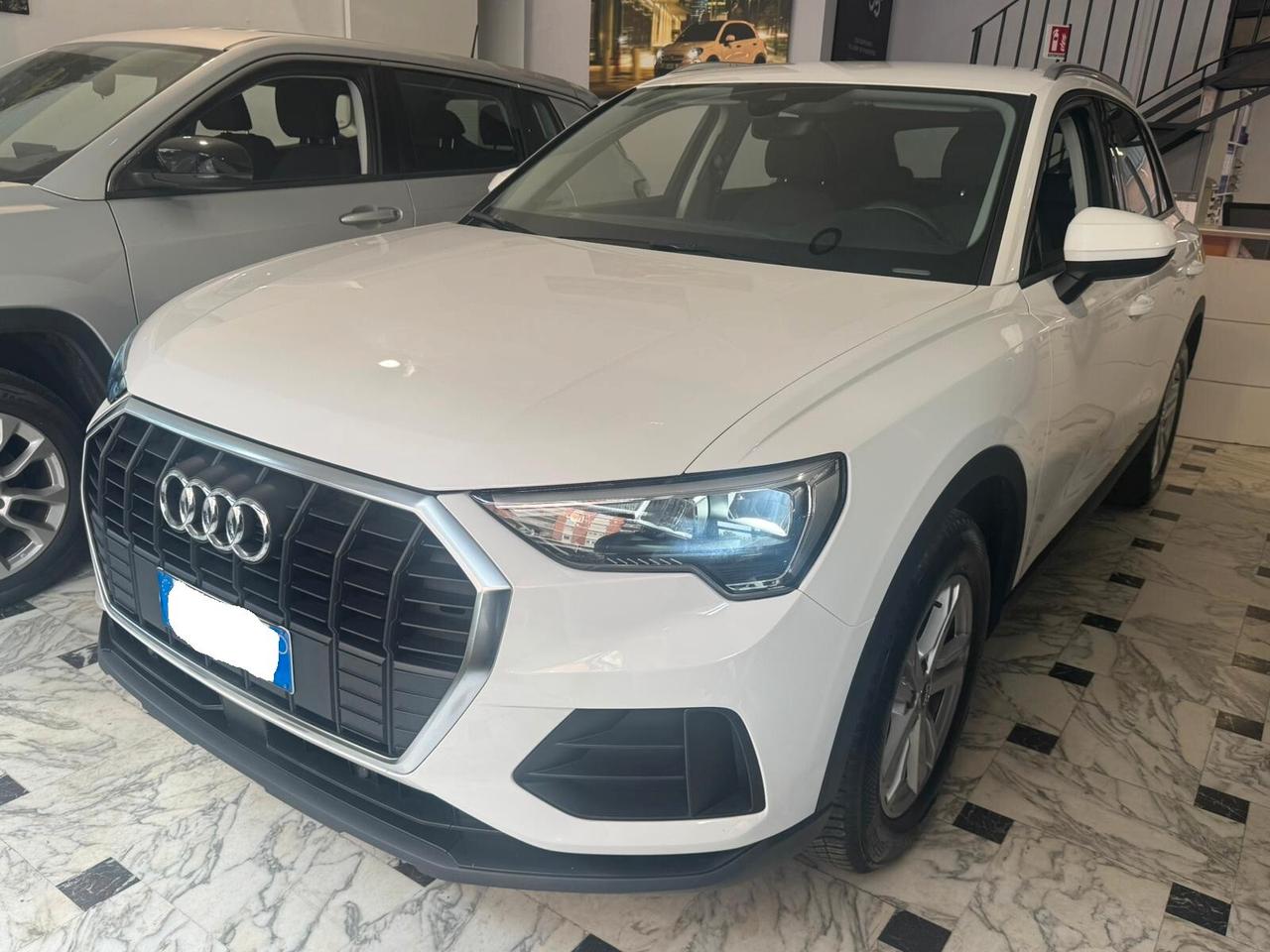 Audi Q3 35 TFSI Business/pari al nuovo/fari Led/cruise control adattivo