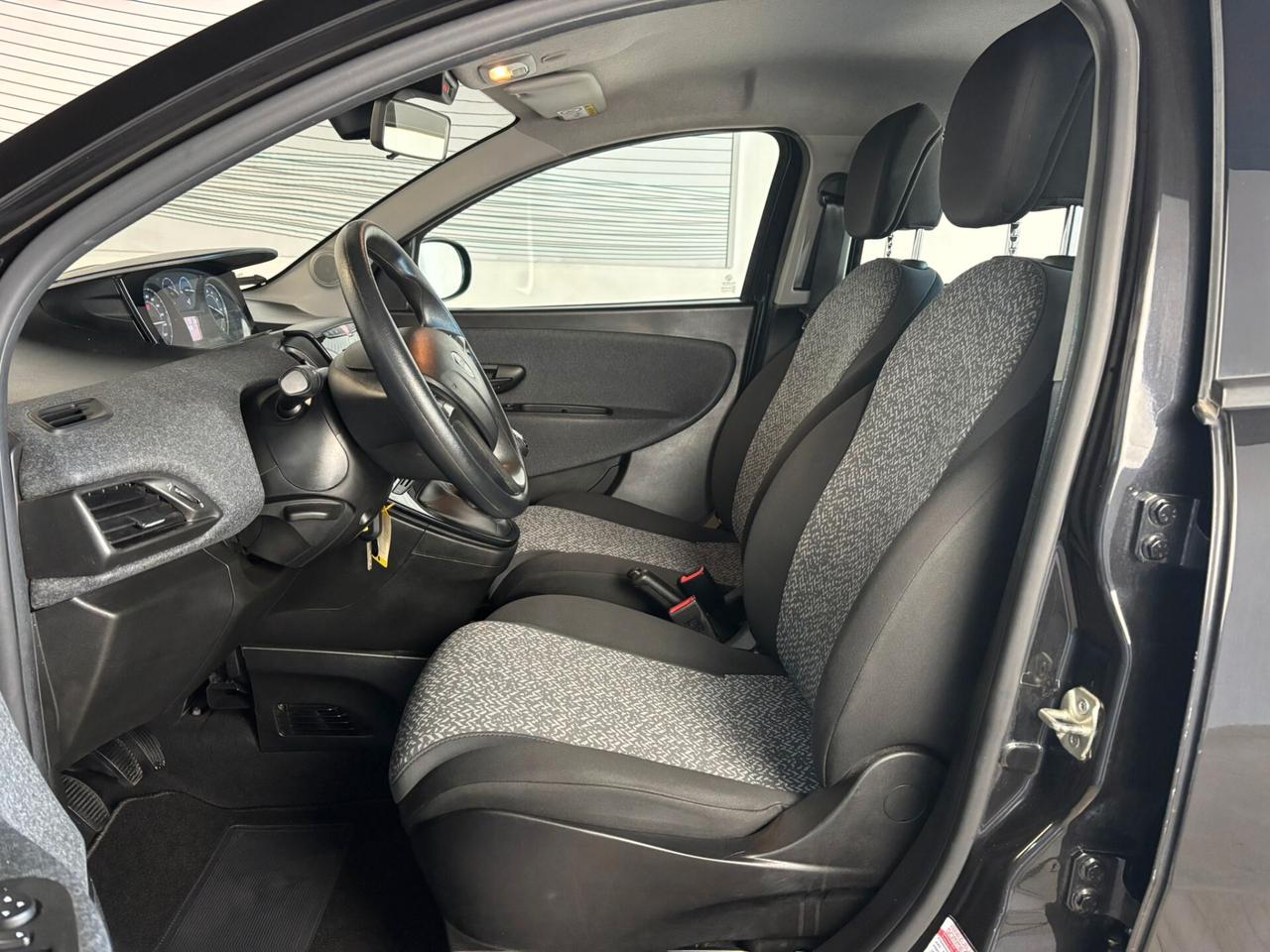 Lancia Ypsilon 1.0 Ibrido/Benzina 5 porte
