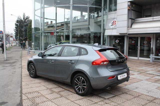 VOLVO V40 D2 R-design