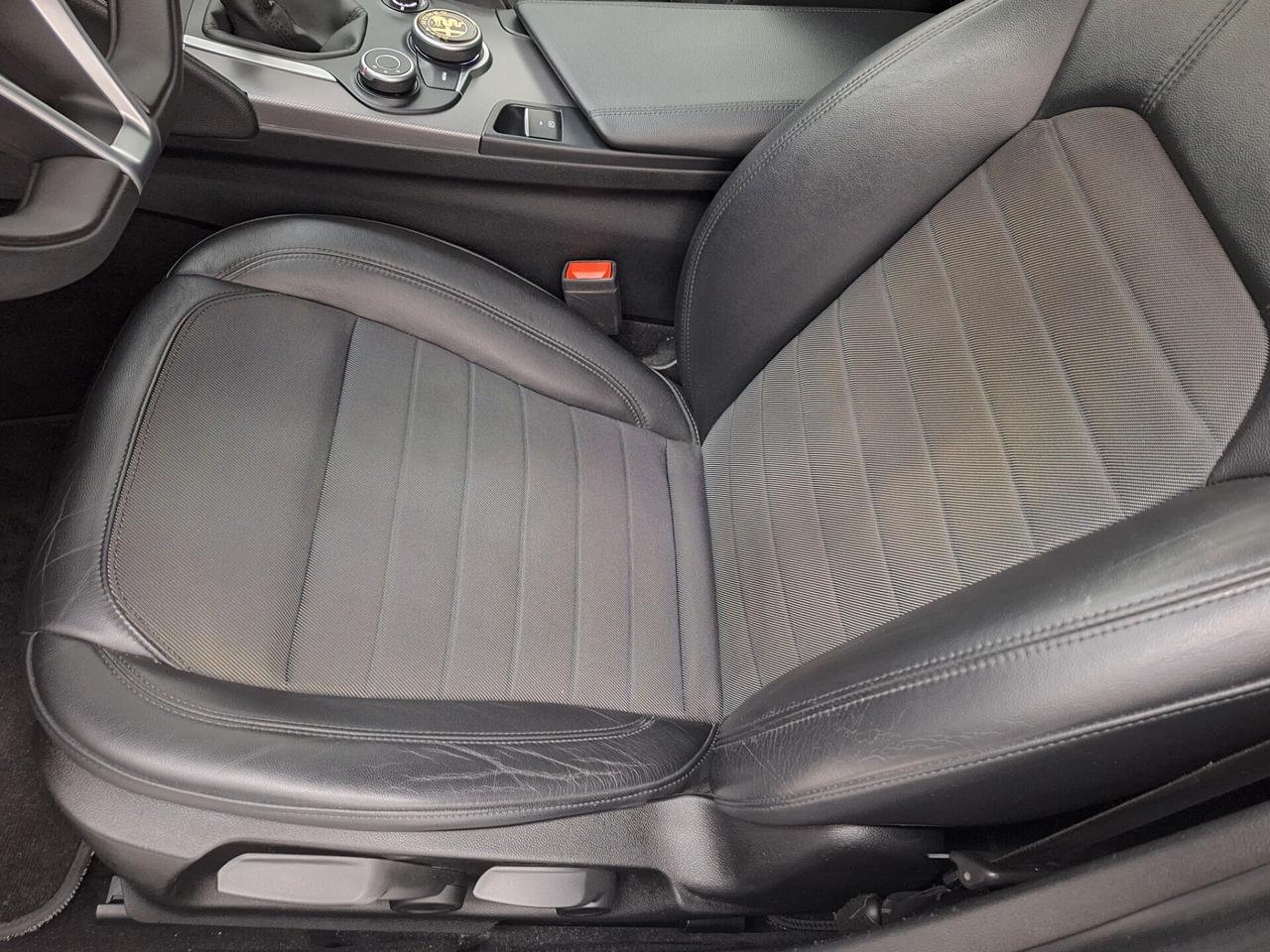 Alfa Romeo Giulia 2.2 180cv MT6 Business Sport