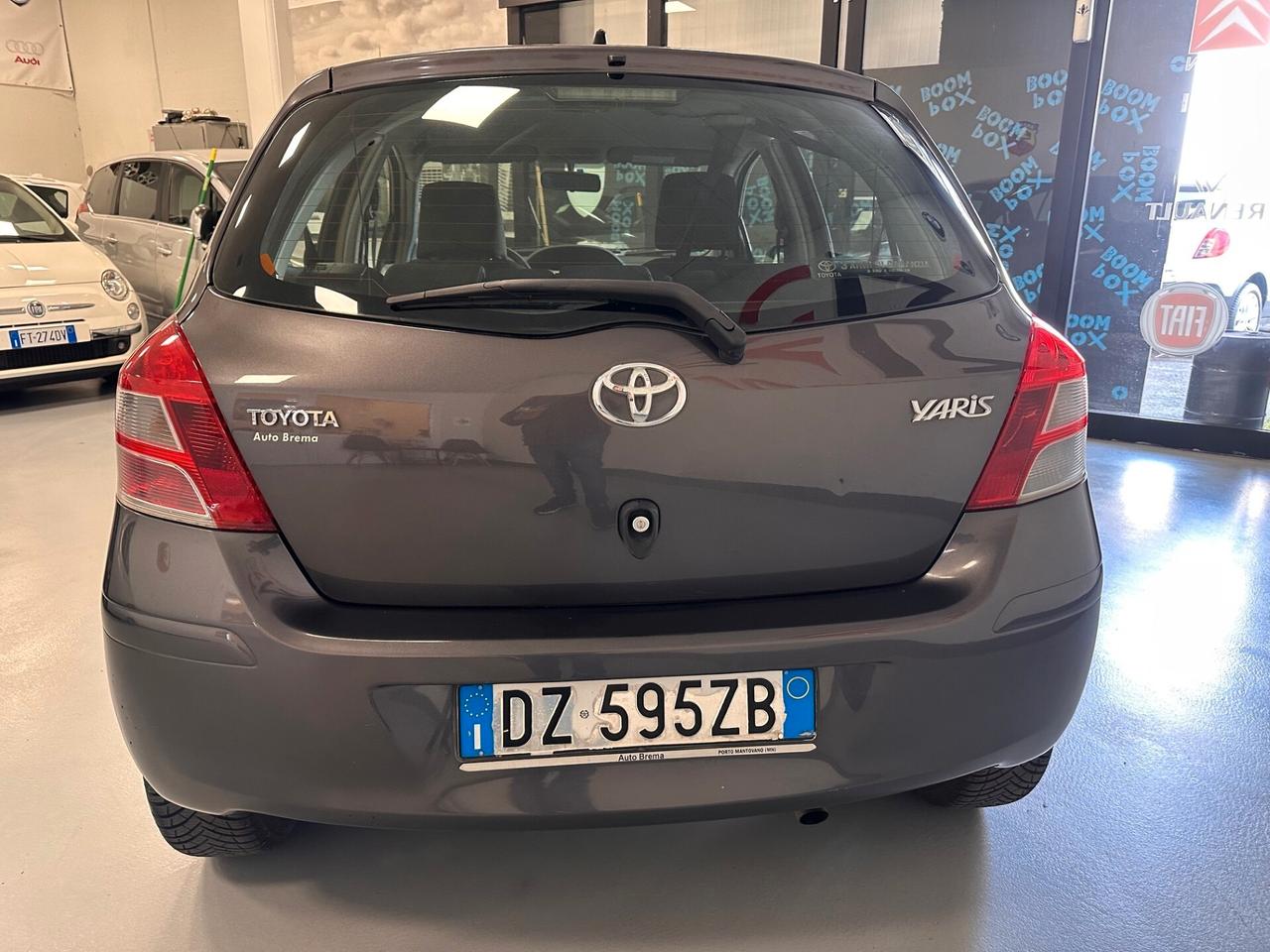 TOYOTA YARIS 1.3 BENZINA 5 PORTE AUTOMATICA