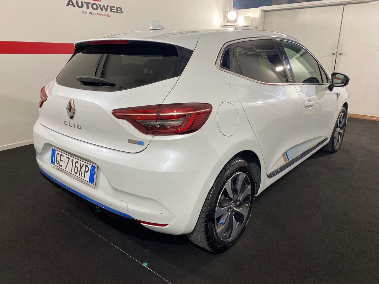 Renault Clio Full Hybrid E-Tech 140 CV 5 porte Initiale Paris