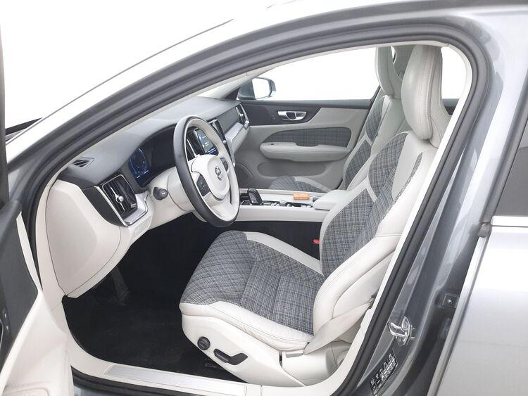 Volvo V60 B4 (d) Momentum Business Pro Geartronic BR931133 2.0 Mild Hybrid 197CV