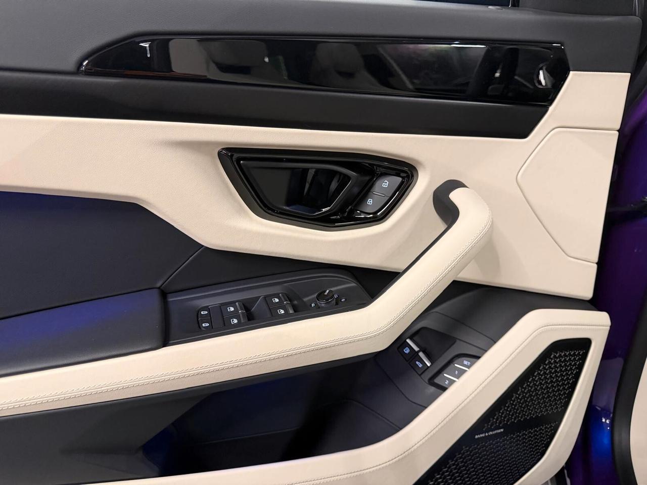 LAMBORGHINI URUS SE 4.0 V8 PHEV 620CV TETTO PELLE NAVI ANNO 2025