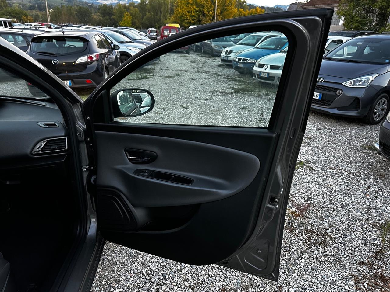 Lancia Ypsilon 1.3 MJT 16V 95 CV 5 porte S&S Silver