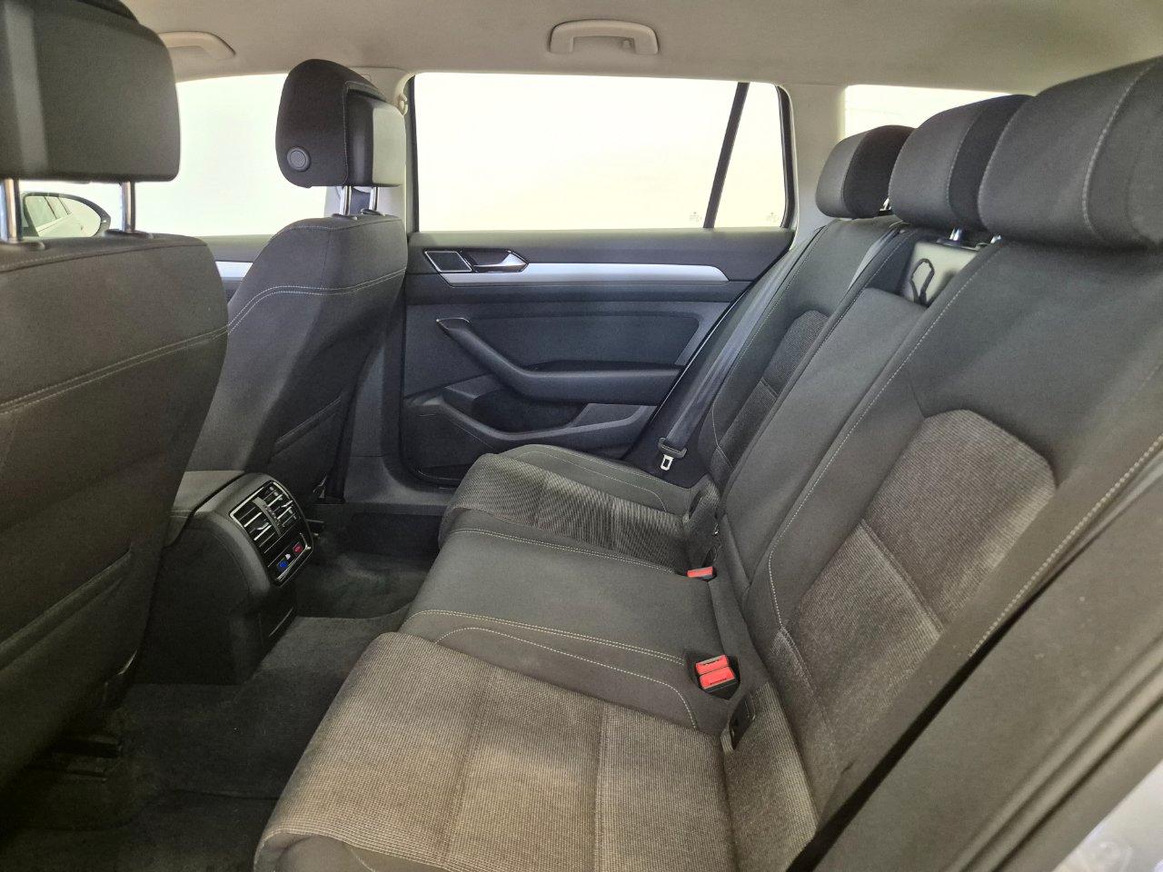 Volkswagen Passat Variant 1.6 tdi Business 120cv - NEOPATENTATI - ACC/Lim - Carplay - Sens. Park.