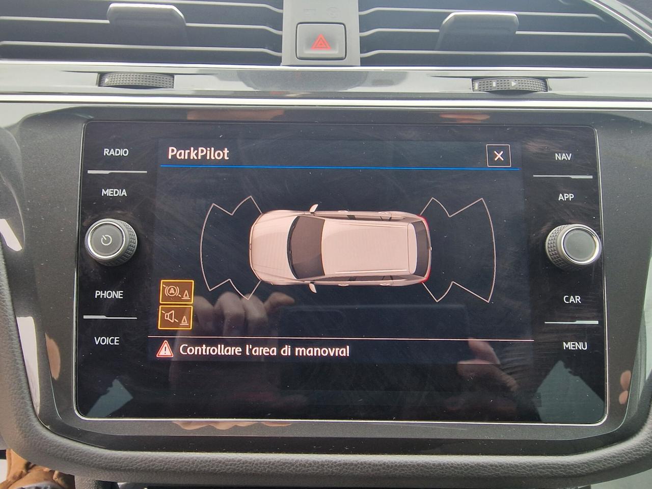 Volkswagen Tiguan 2.0 TDI SCR DSG 4MOTION Business BMT