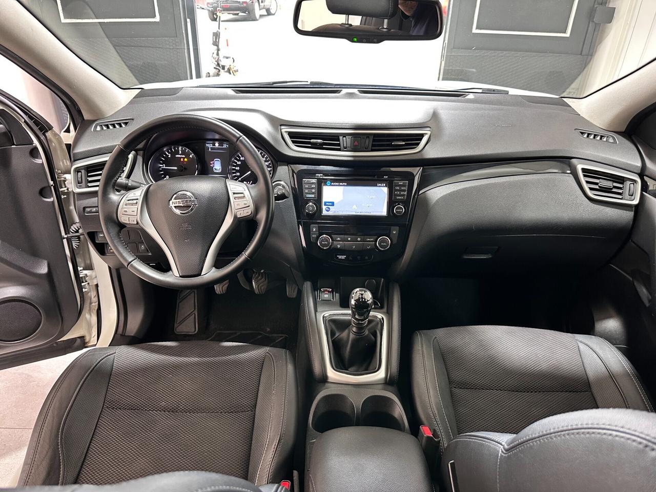 Nissan Qashqai 1.5 dCi N-Connecta – DA VETRI