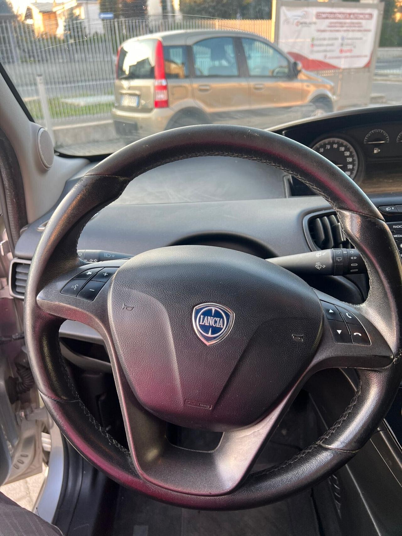 Lancia Ypsilon 1.2 69 CV 5 porte Platinum