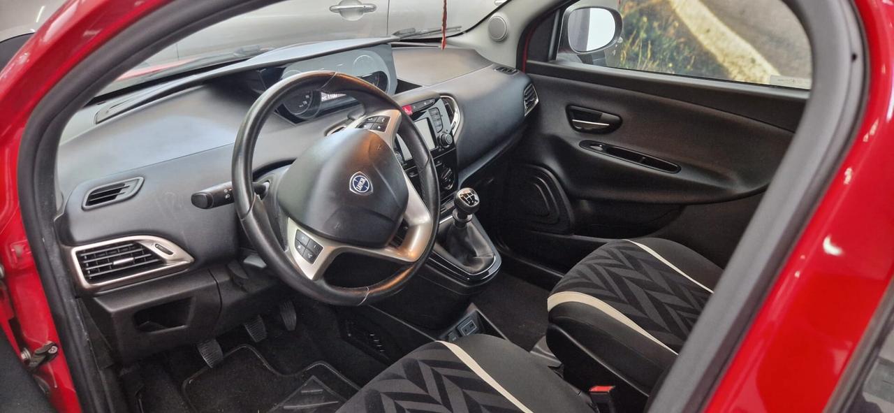 Lancia Ypsilon 1.2 69 CV 5 porte Gold