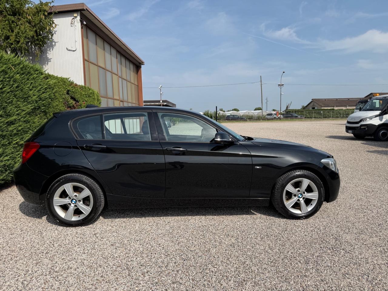 Bmw 118 118i 5p. Unique
