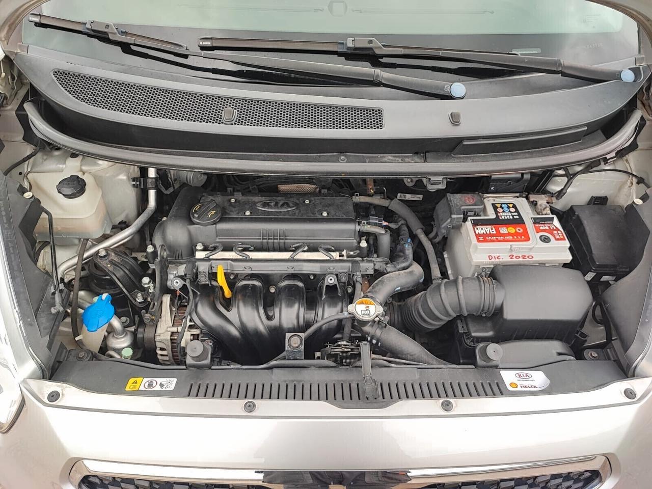 Kia Venga 1.4 benzina Easy Gancio traino Neopatentati