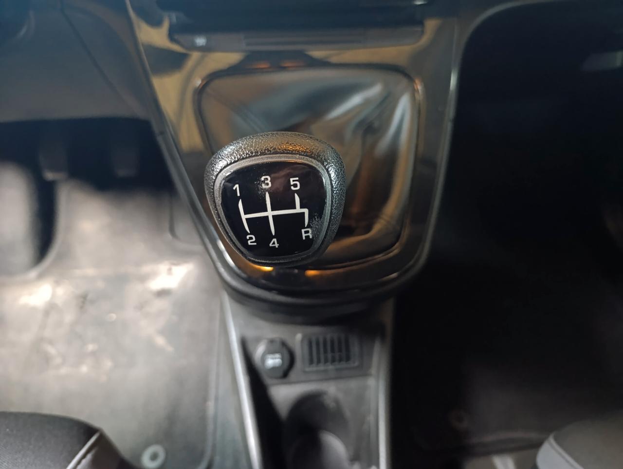 Lancia Ypsilon del 2017 benzina anche neopatentati