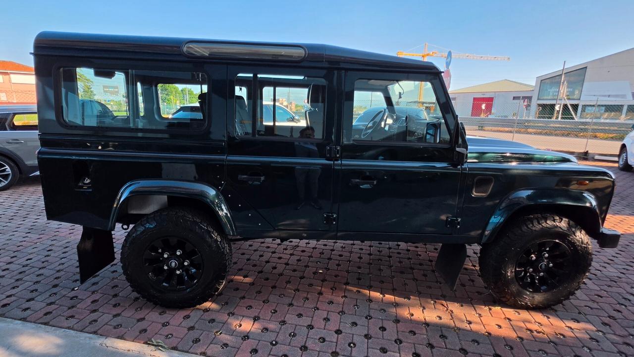 Land Rover Defender 110 2.2 TD4 Station Wagon N1 5 P. motore nuovo percors KM 15.000