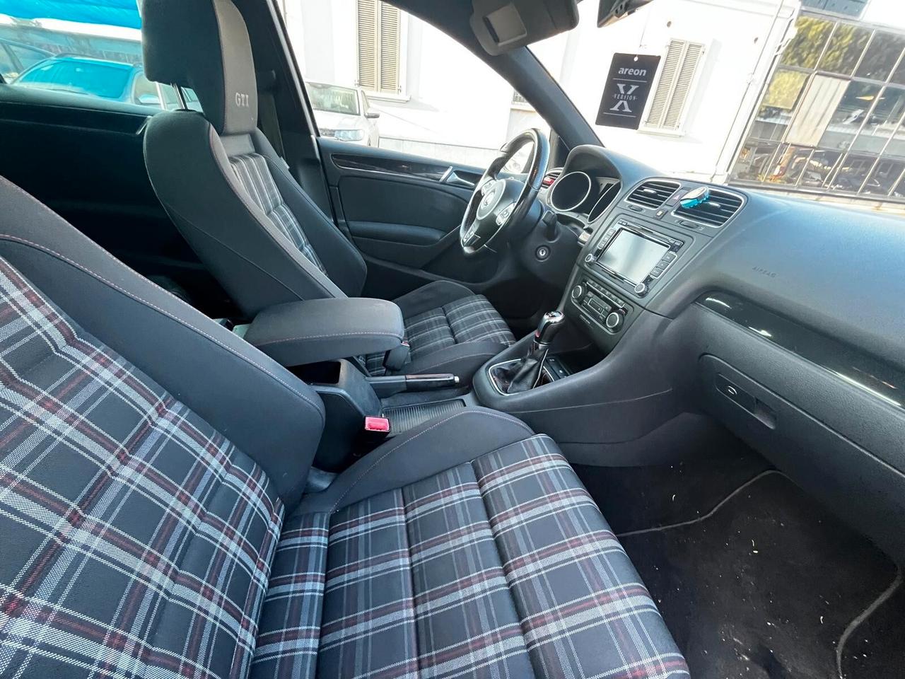 Volkswagen Golf GTI 2.0 TSI DSG