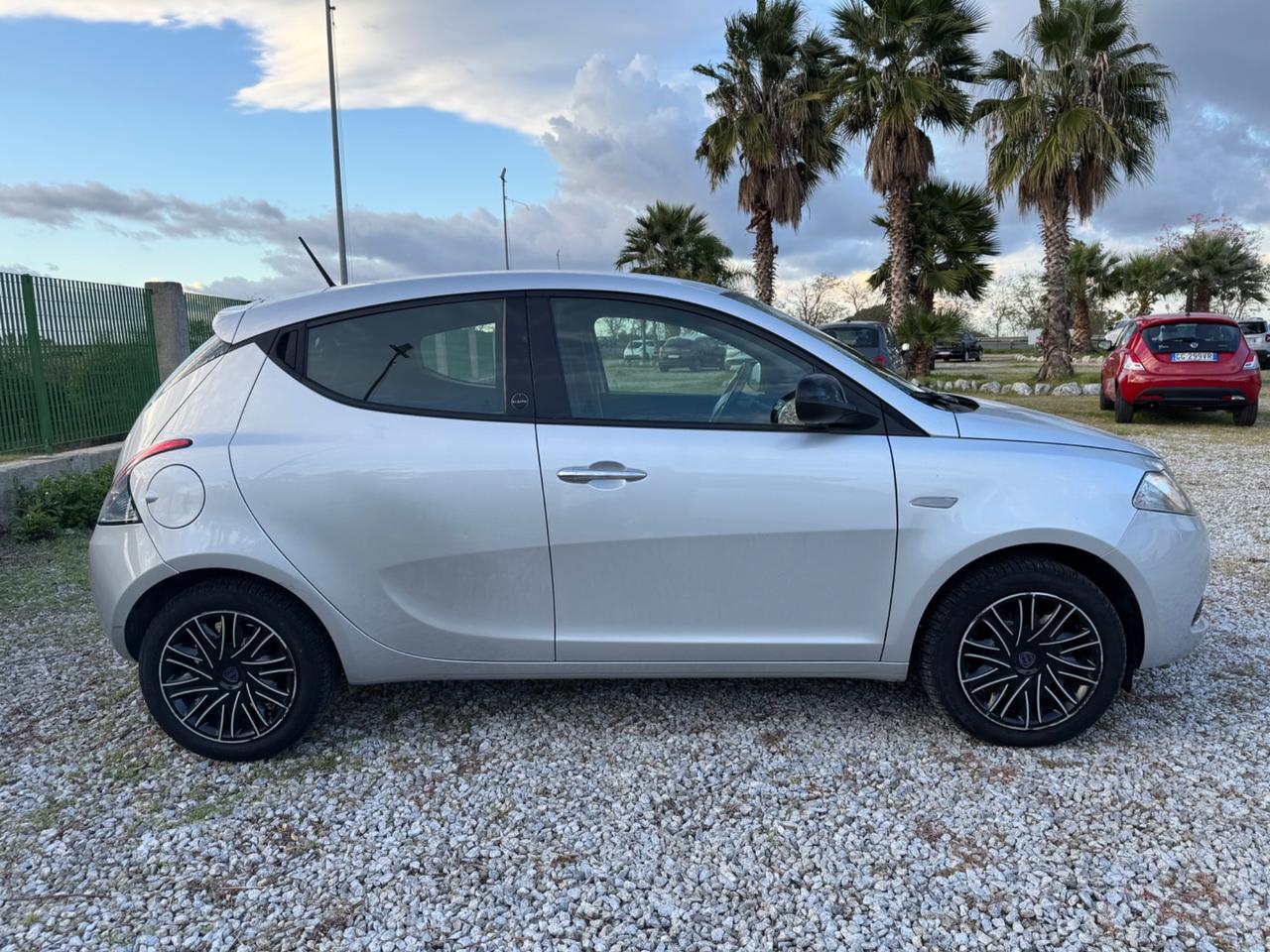 Lancia Ypsilon 1.0 FireFly 5 porte S&S Hybrid Ecochic Gold