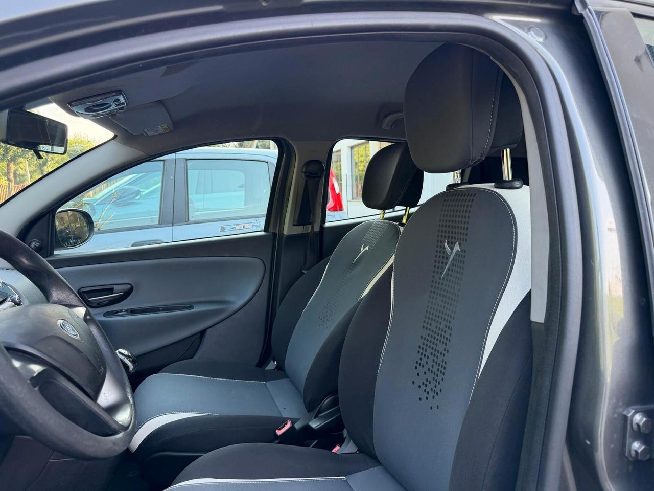 Lancia Ypsilon 1.2 69 CV 5 porte Platinum