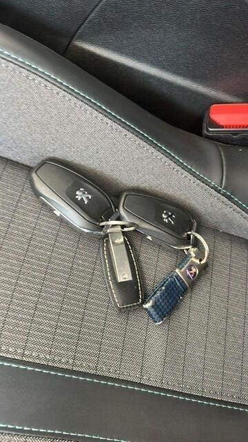 PEUGEOT 2008 2022 1,5 DIESEL