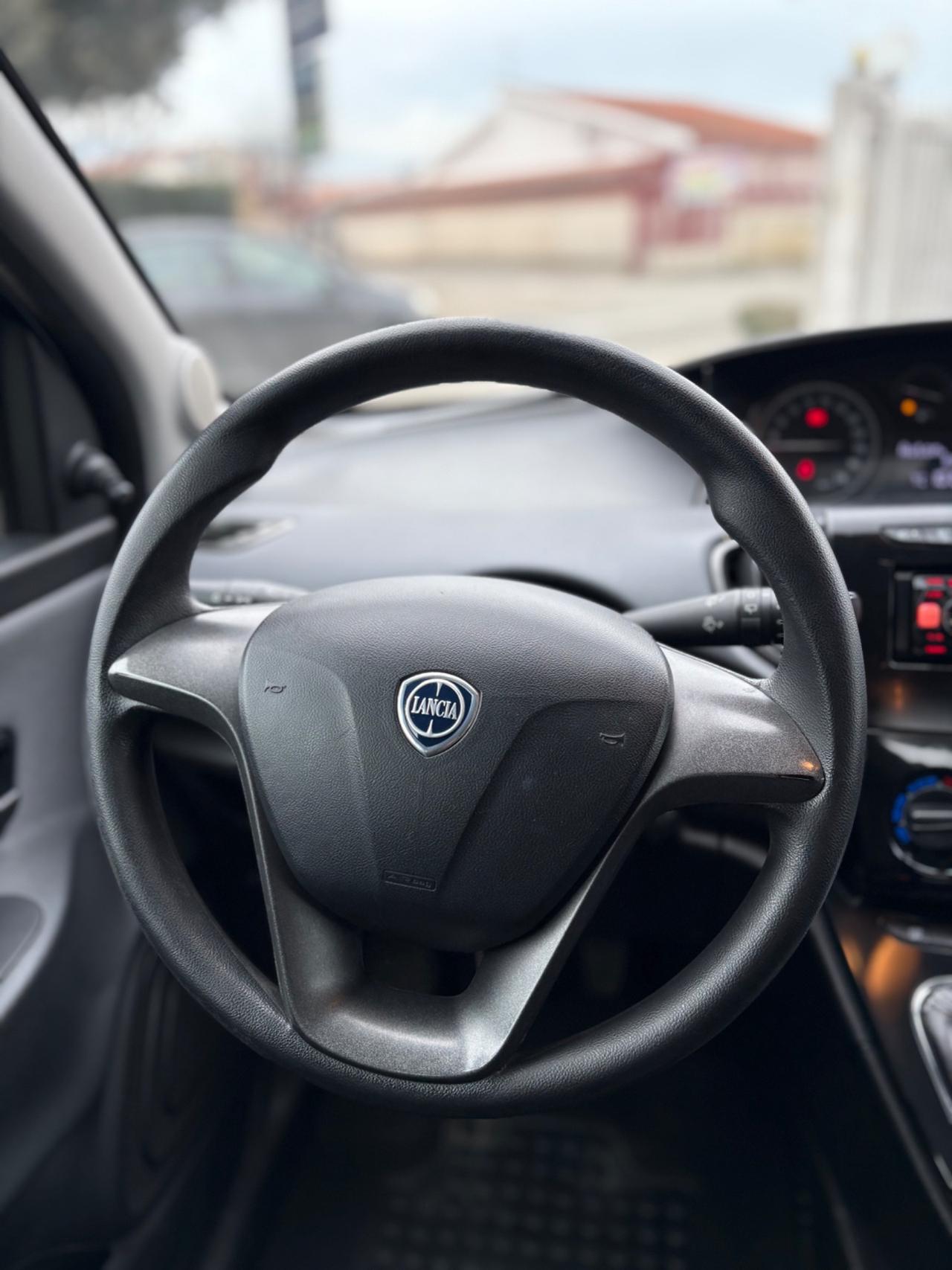 Lancia Ypsilon 1.3 MJT 16V 95 CV 5 porte S&S Silver