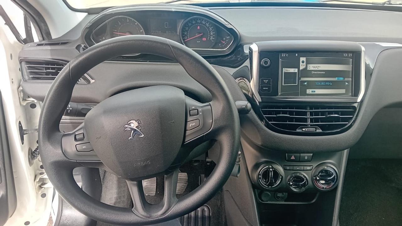Peugeot 208 -1.4 hdi -5P-full-2013