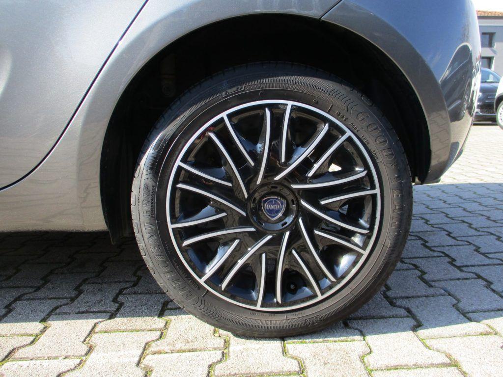 Lancia Ypsilon 1.0 Hybrid Gold - CarPlay/Sensori