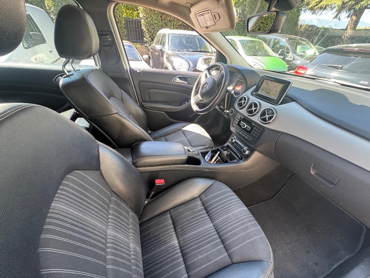 MERCEDES Classe B 200 NGD Premium