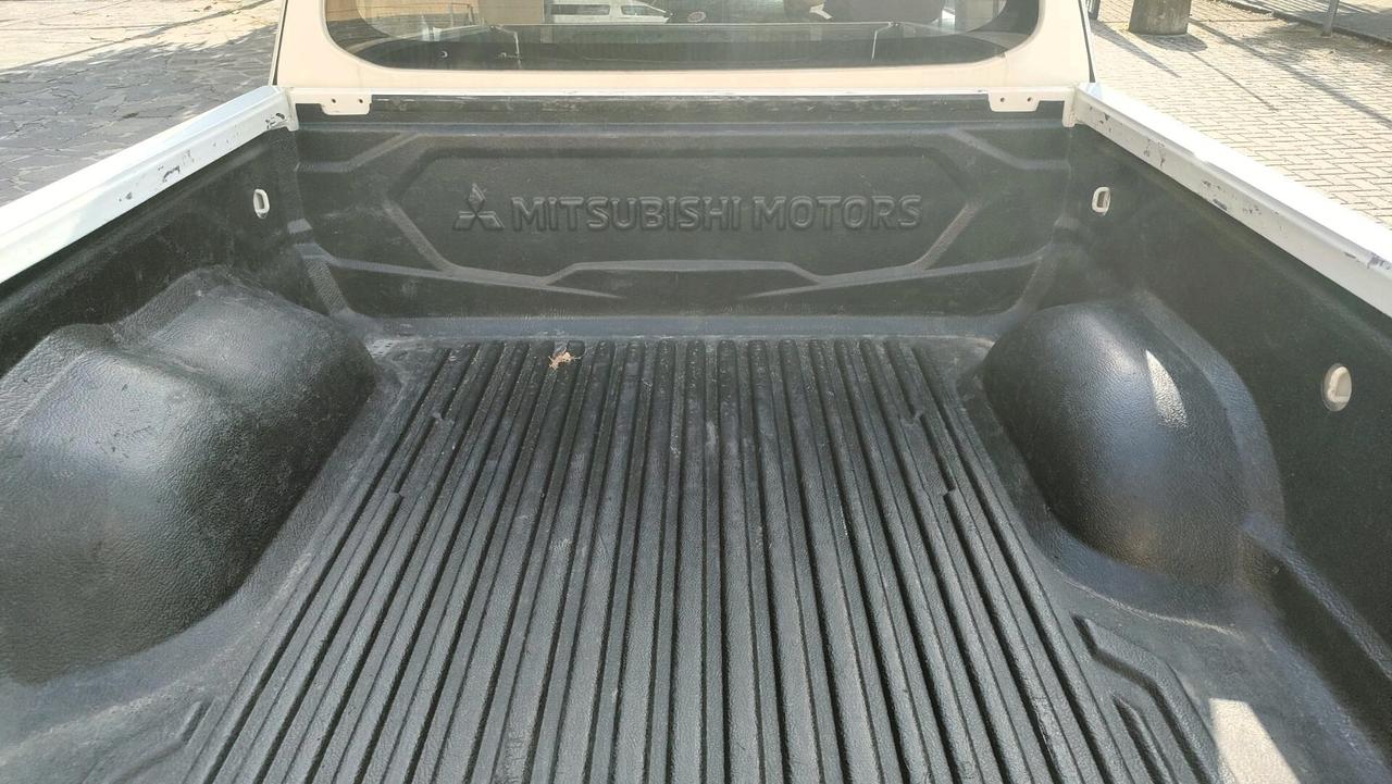 Mitsubishi L200 2.3 D Club Cab 4x4 Super Select Intense